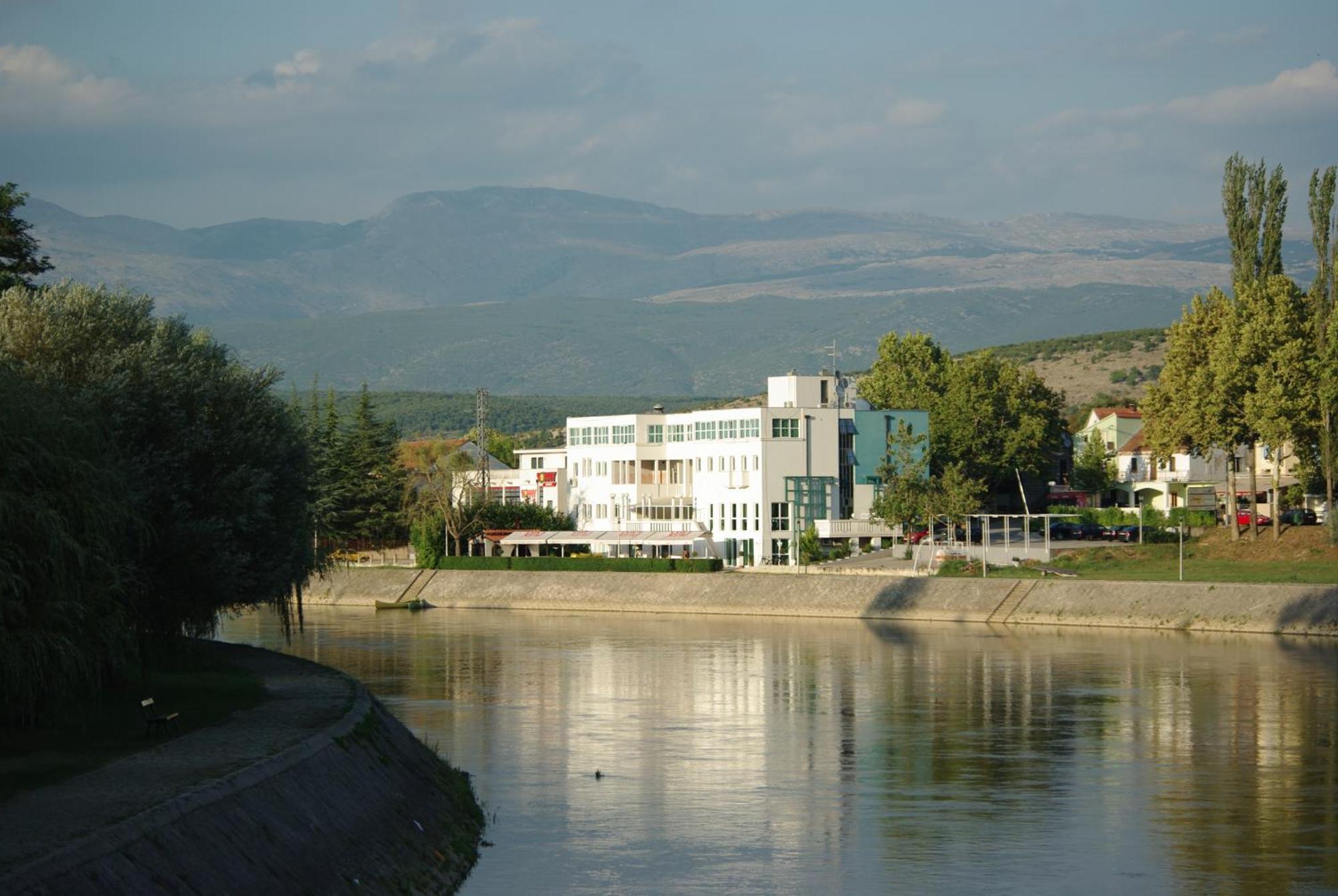 Hotel Sv. Mihovil Trilj Buitenkant foto