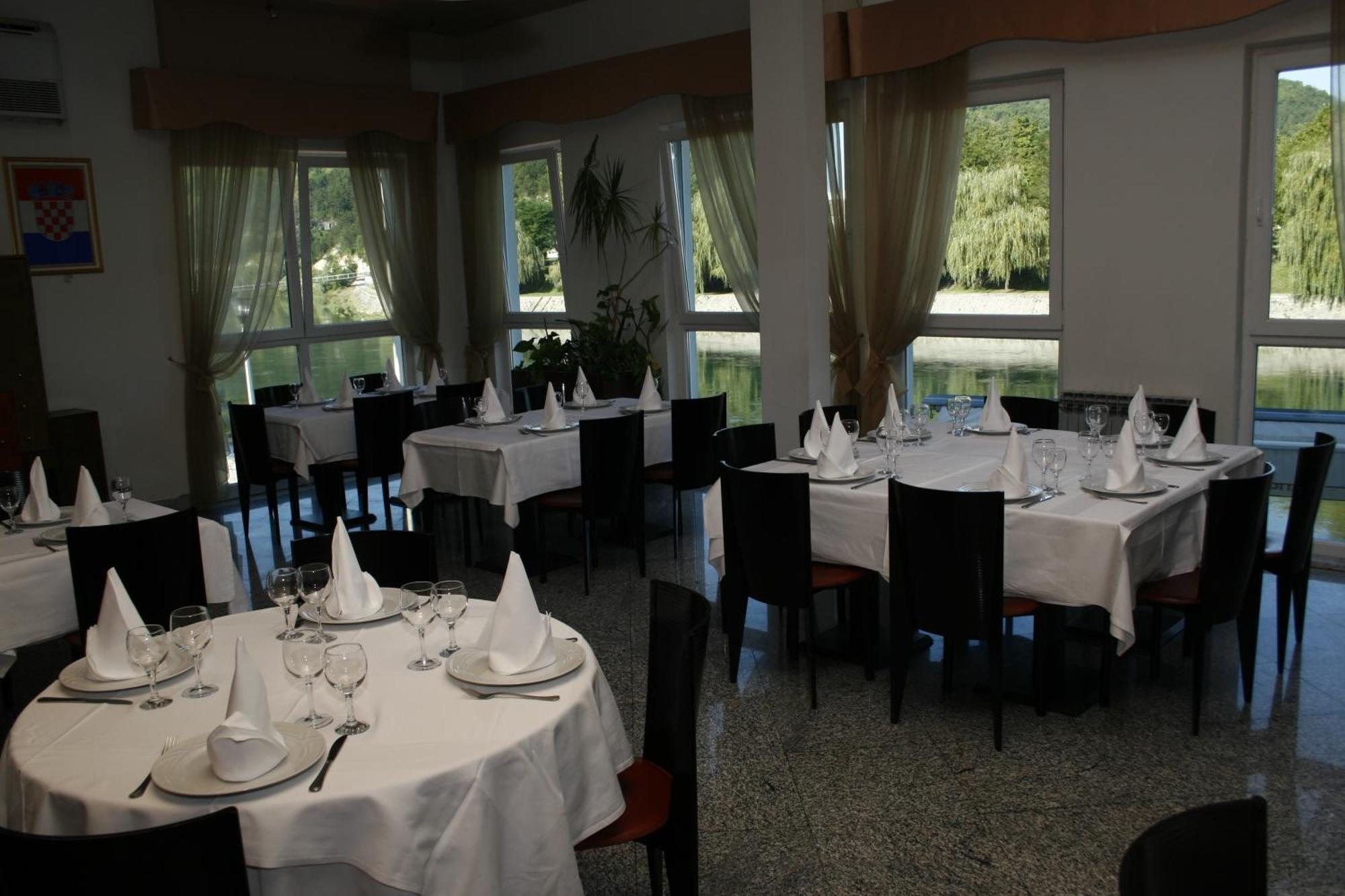 Hotel Sv. Mihovil Trilj Buitenkant foto