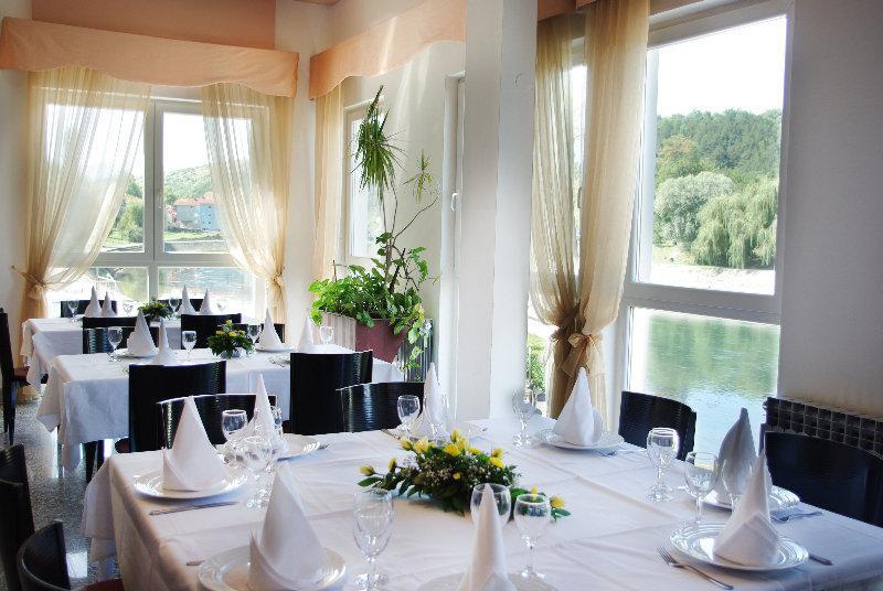 Hotel Sv. Mihovil Trilj Buitenkant foto
