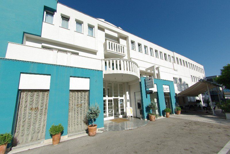 Hotel Sv. Mihovil Trilj Buitenkant foto