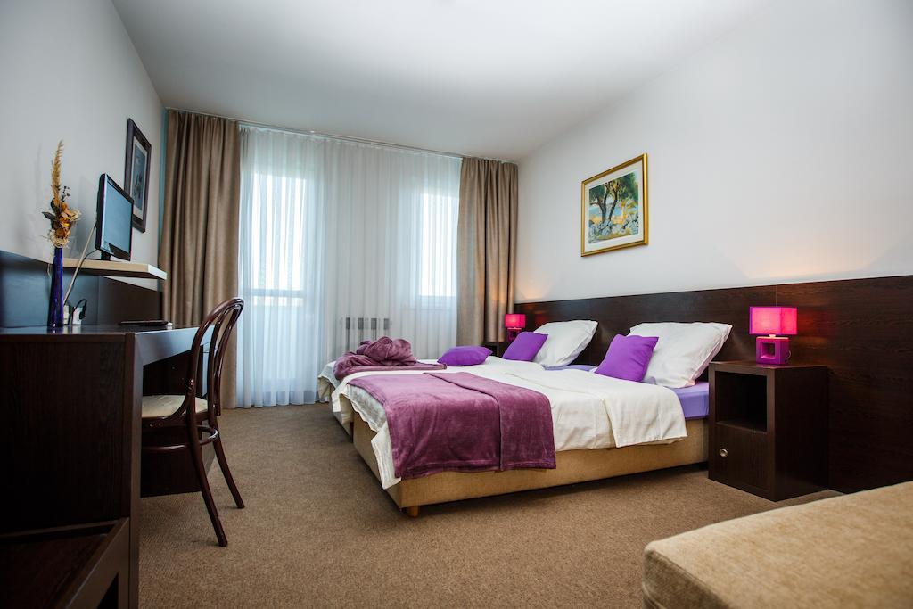 Hotel Sv. Mihovil Trilj Buitenkant foto